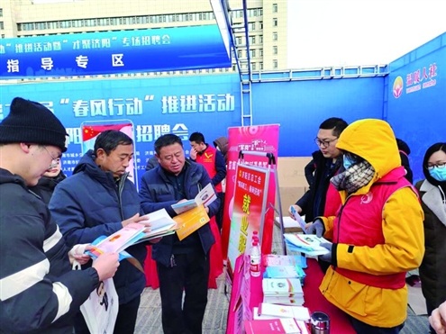 活动现场共提供就业指导咨询1000余人次,现场达成就业意向3000余人